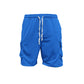 Completo da uomo casual composto da t-shirt a maniche corte e pantaloncini.
