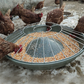 Mangiatoia Circolare di Grande Capacità per Pollame e Galline con Griglia Antispreco