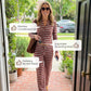 Completo da donna composto da top e pantaloni a righe in maglia, due pezzi.