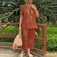 Completo casual da donna composto da top e pantaloni, due pezzi.