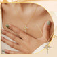 Squisita collana con croce e corona girevole.