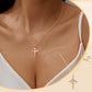 Squisita collana con croce e corona girevole.