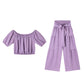 Set di due pezzi composto da top con spalle scoperte e maniche a sbuffo e pantaloni a gamba larga