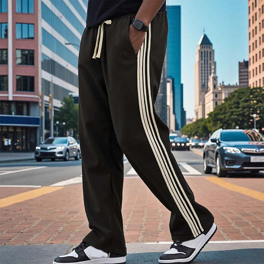 Pantaloni casual da uomo: ampi, dal taglio dritto, versatili e comodi.
