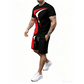 Completo da uomo composto da t-shirt e pantaloncini con stampa grafica.