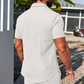 Completo casual da uomo con camicia a maniche corte e pantaloncini