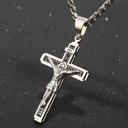 Collana con Croce dall'Eleganza Senza Tempo