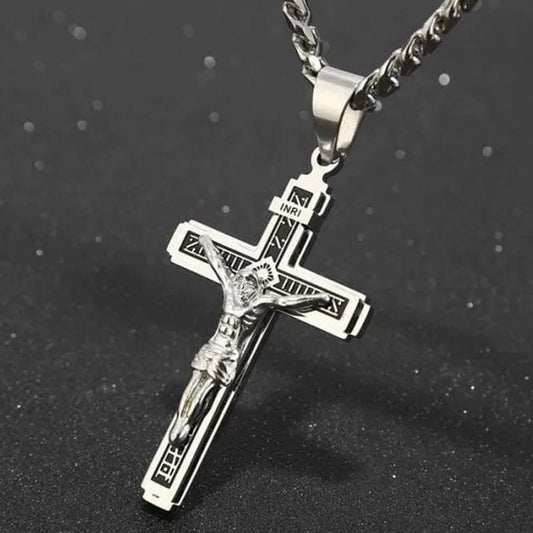 Collana con Croce dall'Eleganza Senza Tempo